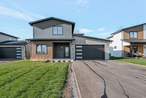 44 Fraser Dr, Batawa, ON, K0K1E0 | Card Image
