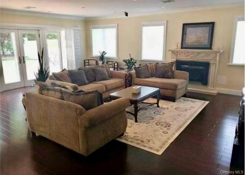 17 Livingston Ave, Jericho, NY, 11753-1510 | Card Image