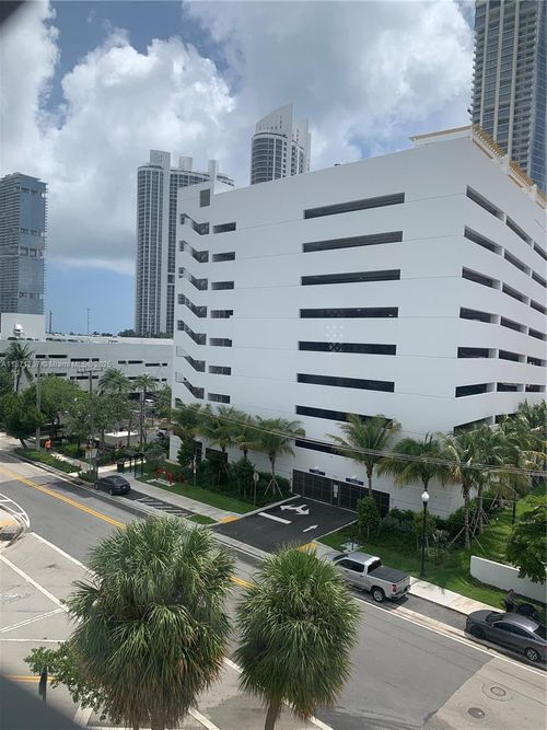 apt-206-17800 Atlantic Blvd, Sunny Isles Beach, FL, 33160-2704 | Card Image