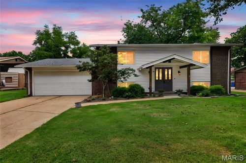 933 Barbara Ann Ln, Ellisville, MO, 63021-4723 | Card Image