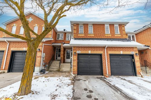 24-551 Tugwell Place, Newmarket, ON, L3Y8S5 | Card Image