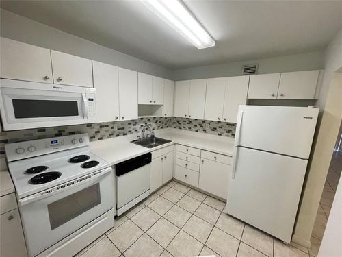 apt-f212-7440 Miami Lakes Dr, Miami Lakes, FL, 33014-6839 | Card Image