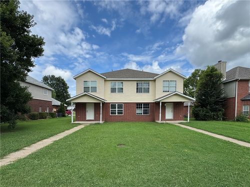 910 N Meadowlands Dr, Fayetteville, AR, 72704-5122 | Card Image