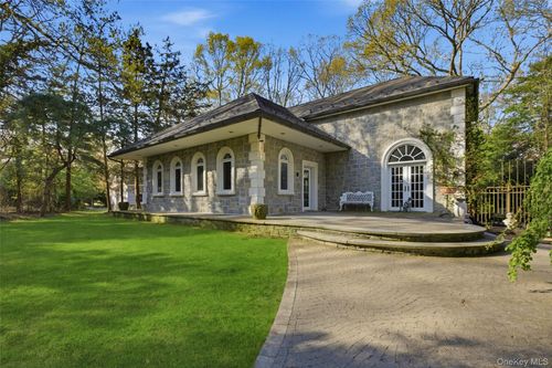 31 W Meadow Rd, Setauket, NY, 11733-2228 | Card Image