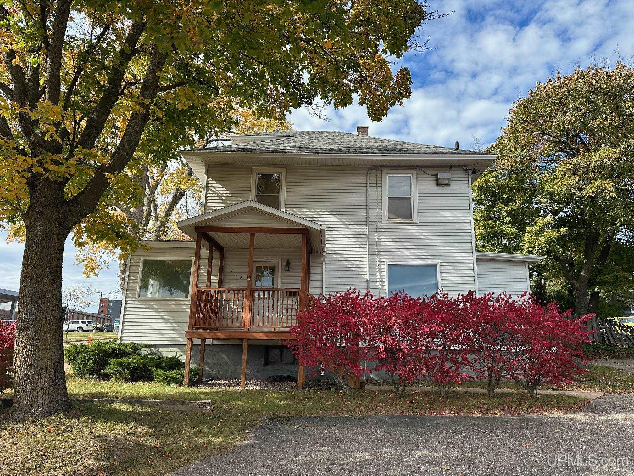 756 W Washington St, Marquette, MI 49855