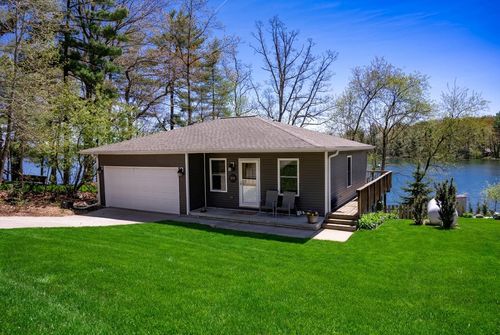 3111 W Lake Helen Drive, Rosholt, WI, 54473 | Card Image