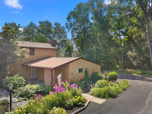 469 Country Club Dr, Lake Geneva, WI, 53147-1981 | Card Image