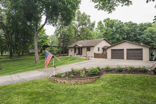 425 Shorewood Dr, Detroit Lakes, MN, 56501-4605 | Card Image