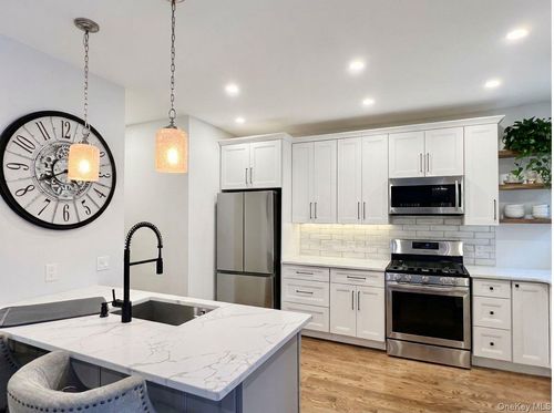 20-71 41st St, Astoria, NY, 11105-1613 | Card Image