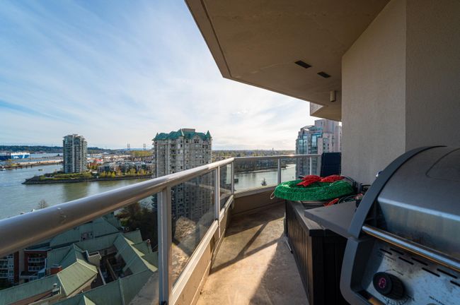 1806 - 1245 Quayside Drive, Condo with 2 bedrooms, 2 bathrooms and 1 parking in New Westminster BC | Image 8
