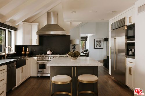 7825 Torreyson Dr, Los Angeles, CA, 90046-1228 | Card Image