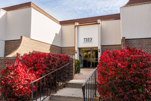 k-206-7353 Blackburn Ave, Downers Grove, IL, 60516-5212 | Card Image