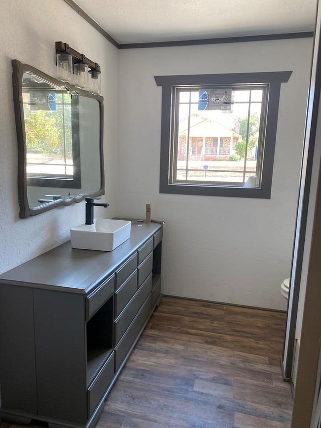 2305 30 Th St, House other with 3 bedrooms, 2 bathrooms and 1 parking in Snyder TX | Image 5