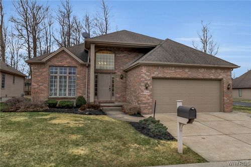 5546 Hemdale Dr, Buffalo, NY, 14221-8526 | Card Image