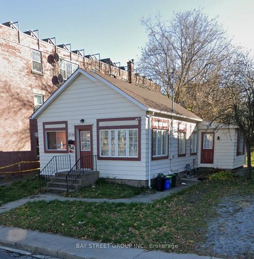 4738 Huron St, Niagara Falls, ON, L2E2H9 | Card Image