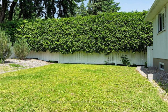 22 Red Maple Cres, House other with 3 bedrooms, 1 bathrooms and 2 parking in Gloucester ON | Image 39