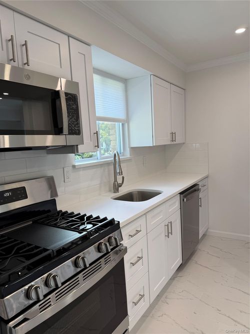 1-14 Central Dr, Nanuet, NY, 10954-1231 | Card Image