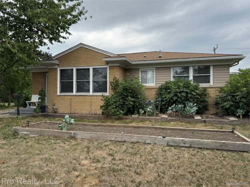 17028 W 13 Mile Rd, Beverly Hills, MI, 48025-5435 | Card Image