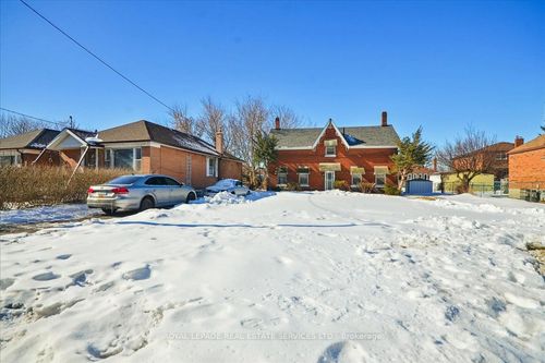8 Arnold Ave, York, ON, M6N4M9 | Card Image