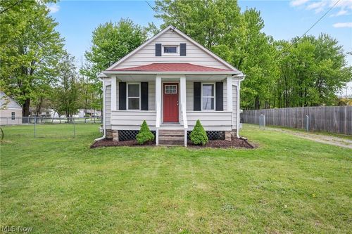 586 Newell St, Painesville, OH, 44077-1272 | Card Image