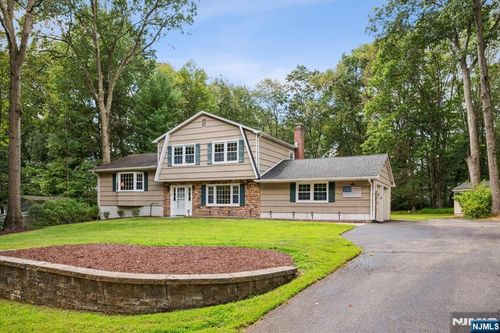 6 Cornell Dr, Succasunna, NJ, 07876-1005 | Card Image