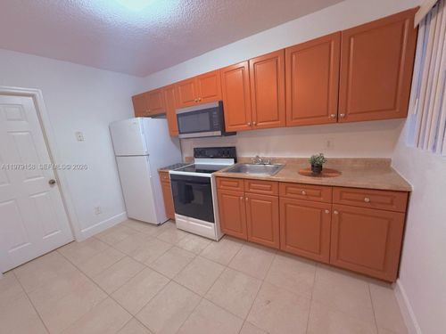c-2099 Nw 26th Ave, Fort Lauderdale, FL, 33311-3300 | Card Image