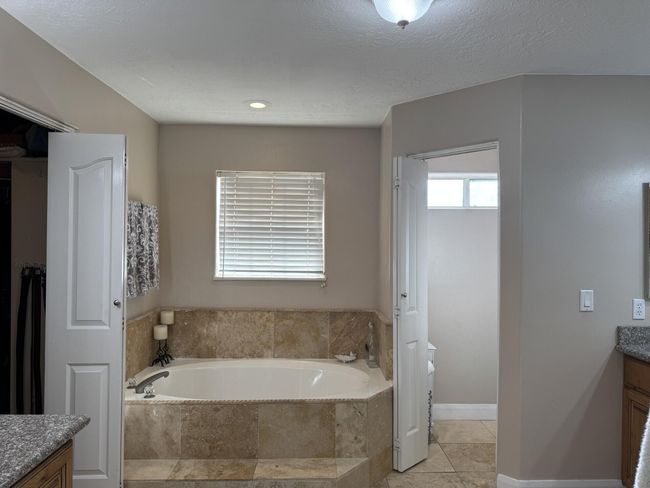 Primary Bathroom | Image 22