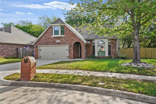 1323 Umbrella Ave, Broken Arrow, OK, 74012-9143 | Card Image