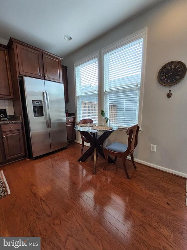 8952 Center St, Townhouse with 3 bedrooms, 3 bathrooms and null parking in Manassas VA | Image 6