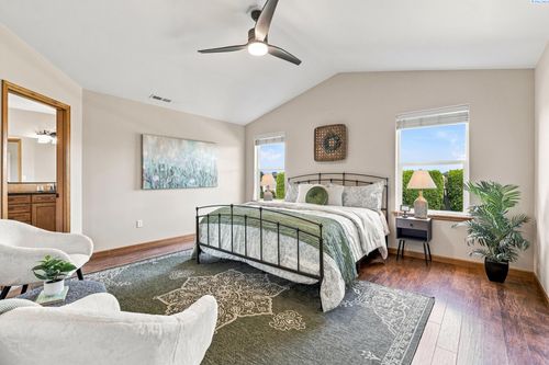 6 Blue Star Ct, Pasco, WA, 99301-3287 | Card Image