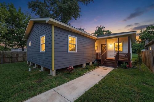 6731 Couch St, Houston, TX, 77091-2115 | Card Image