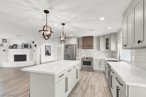 1600 Eaton Dr, Las Vegas, NV, 89102-6118 | Card Image