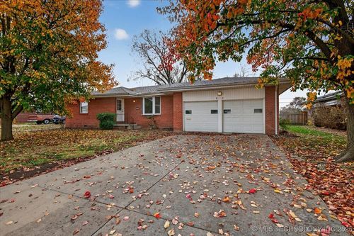 4949 Brookline Dr, Bartlesville, OK, 74006-2810 | Card Image