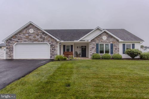 9-123 Quentin Cir, SHIPPENSBURG, PA, 17257-8794 | Card Image