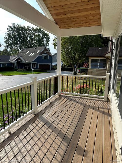 1684 Rustic Ln, Keego Harbor, MI, 48320-1126 | Card Image