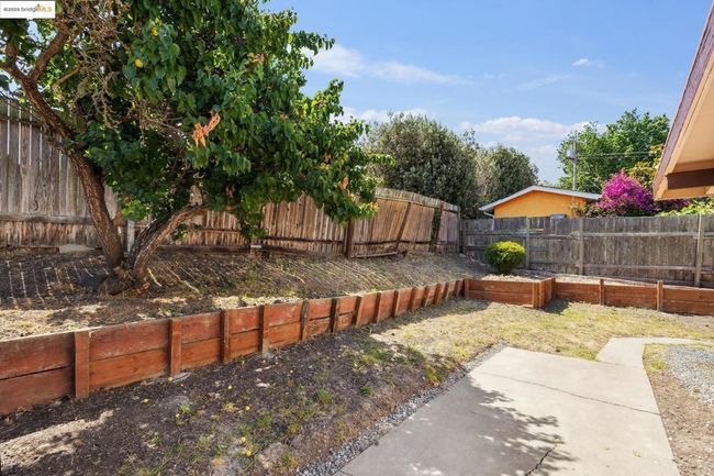 Spacious Back Yard | Image 43