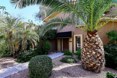 3 - 10422 N 11th Place, Townhouse with 2 bedrooms, 2 bathrooms and null parking in Phoenix AZ | Image 2