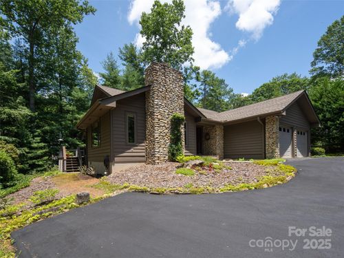 19 Jasmine Pl, Laurel Park, NC, 28739-9319 | Card Image
