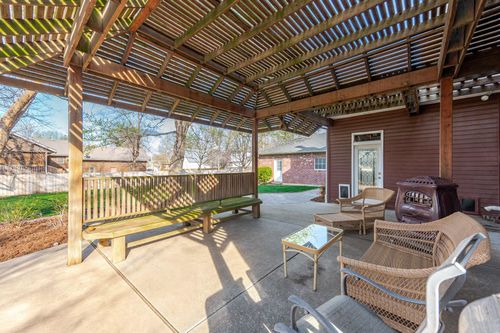 1316 E 10th Ave, Winfield, KS, 67156-3904 | Card Image