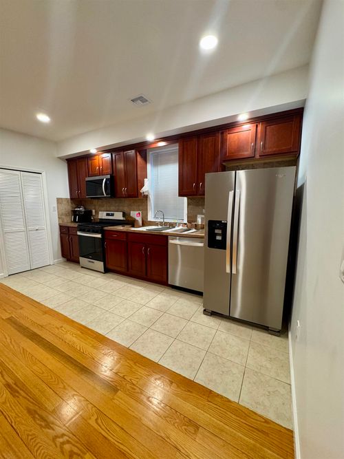 2-31 1/2 West 47th St, Bayonne, NJ, 07002 | Card Image