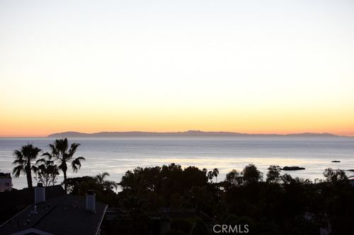 c-464 Bent St, Laguna Beach, CA, 92651 | Card Image