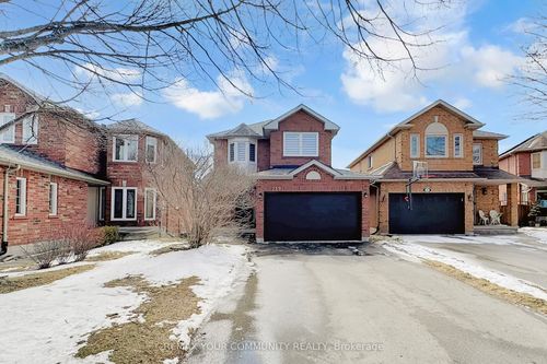 219 Surgeoner Cres, Newmarket, ON, L3X2L1 | Card Image
