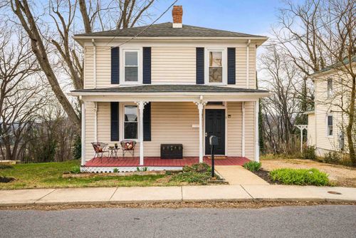 1306 W Johnson St, Staunton, VA, 24401-4033 | Card Image