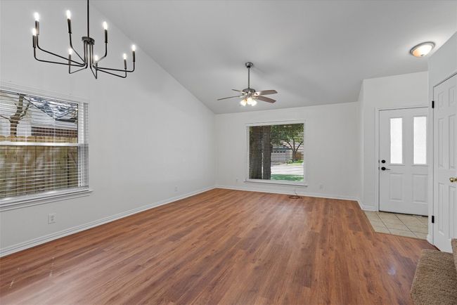 1516 White Oak Loop, House other with 3 bedrooms, 3 bathrooms and 4 parking in Round Rock TX | Image 5