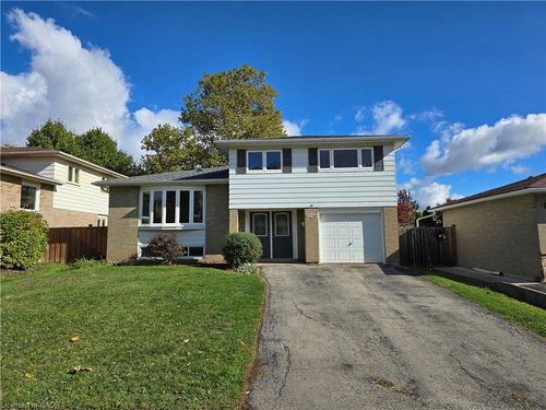 3256 Centennial Dr, Burlington, ON, L7M1M9 | Card Image
