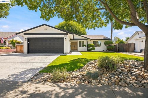 643 Mayten Dr, Livermore, CA, 94551-6185 | Card Image