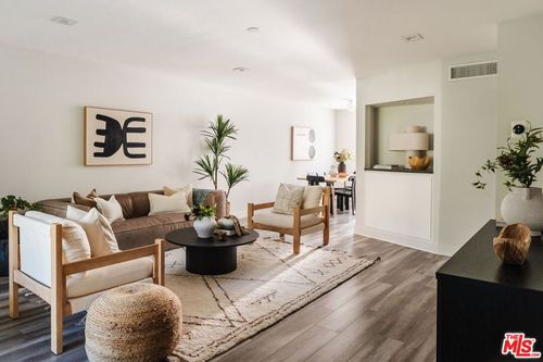 9405 Via Yolanda, Burbank, CA, 91504 | Card Image