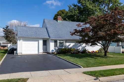 125 Meridian Rd, Levittown, NY, 11756-4224 | Card Image