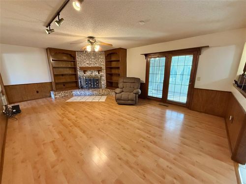 10216 Alicia Dr, Midwest City, OK, 73130-7525 | Card Image