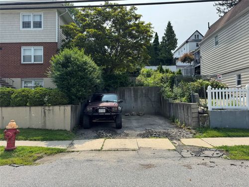 72-70 Cook Ave, Yonkers, NY, 10701-6319 | Card Image
